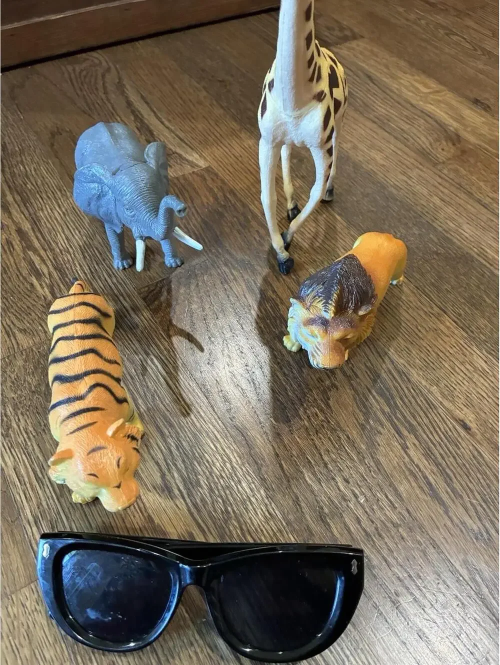 Vintage Hard Plastic Safari Animal Figurines Lot- Giraffe, Lion, Elephant,Tiger